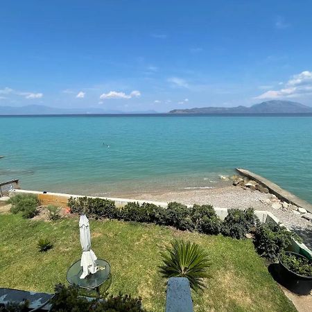 Stunning Beachfront Apartment Stratos Nerántza 외부 사진