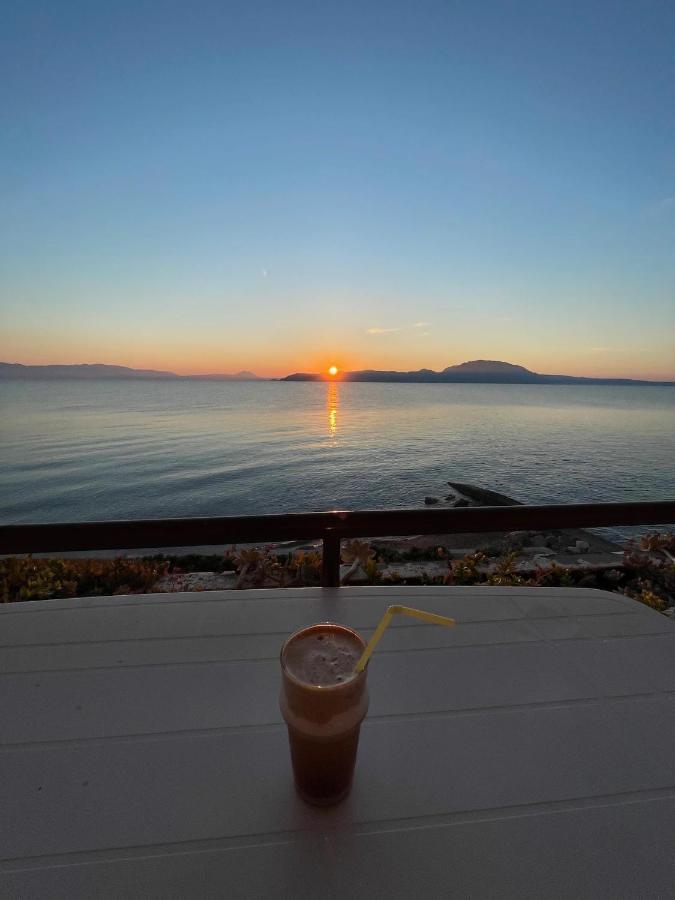 Stunning Beachfront Apartment Stratos Nerántza 외부 사진