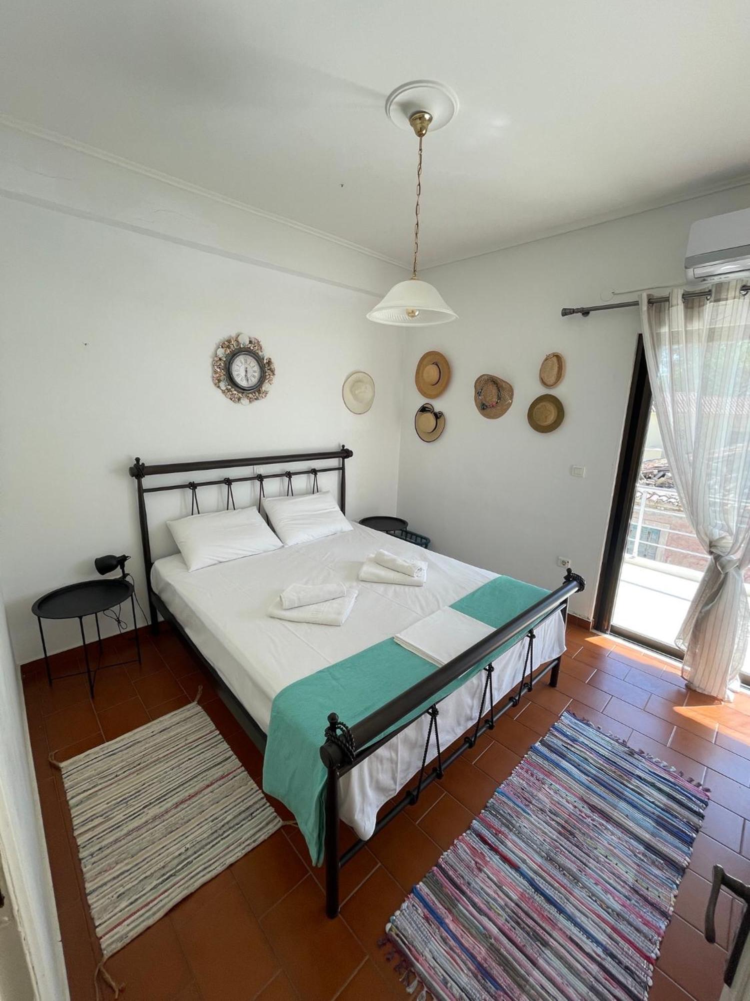 Stunning Beachfront Apartment Stratos Nerántza 외부 사진