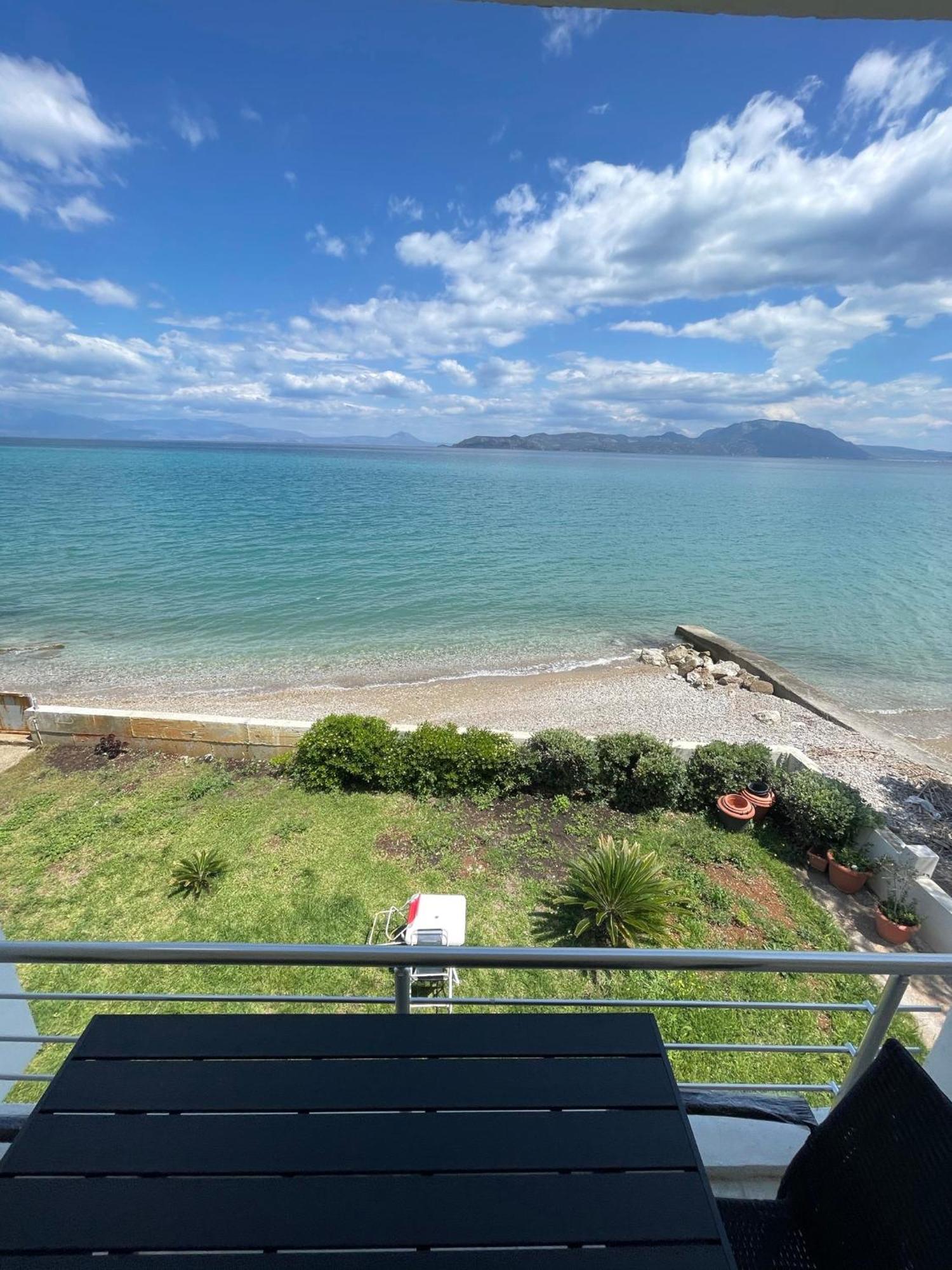 Stunning Beachfront Apartment Stratos Nerántza 외부 사진